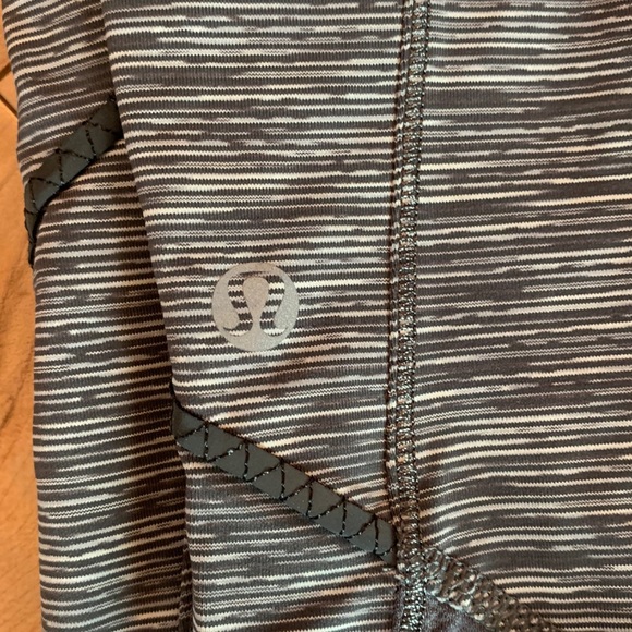 lululemon athletica Pants - Lululemon crop workout pants - size 2 fit